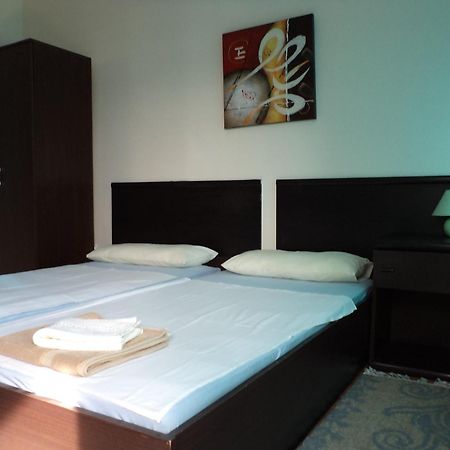 Motel Le Village Σκόπια Εξωτερικό φωτογραφία
