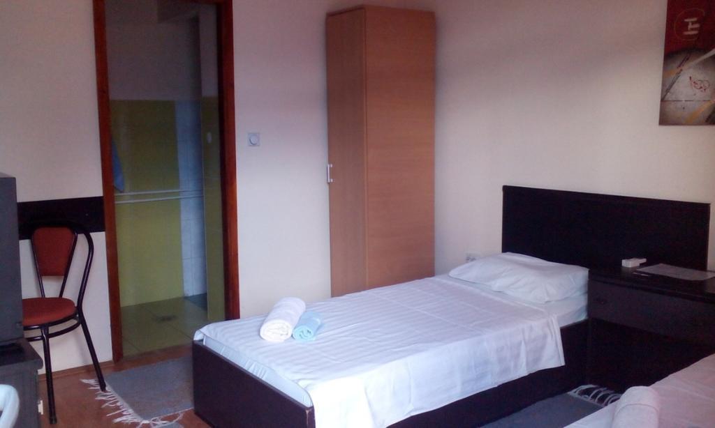 Motel Le Village Σκόπια Εξωτερικό φωτογραφία